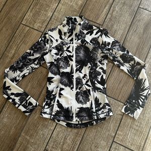 Lululemon jacket size 4